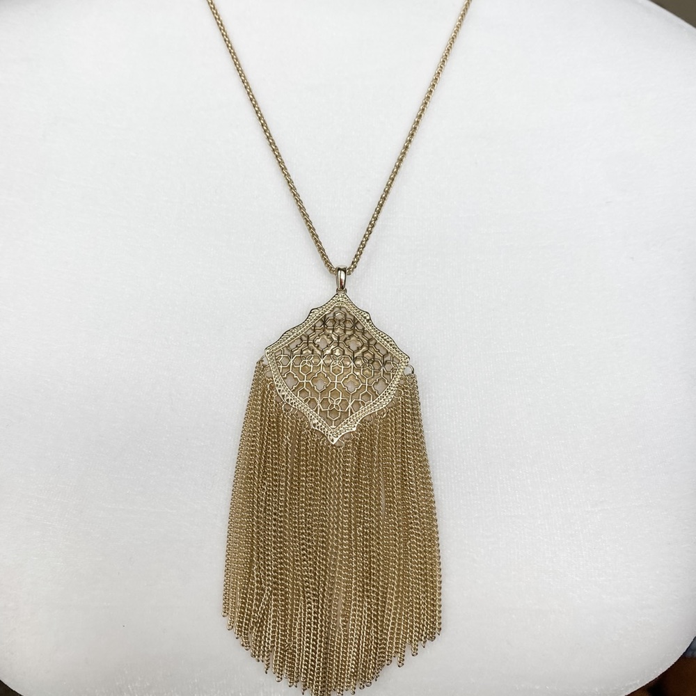 Kendra Scott necklace